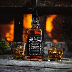 JACK DANIEL‘S 杰克丹尼 美国JackDaniels原味500ml洋酒可乐桶威士忌酒电商卖多少钱？