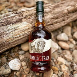 Buffalo Trace Distillery 水牛足迹 BUFFALO TRACE 水牛足迹纯波本威士忌 1000mL拼团价多少钱？